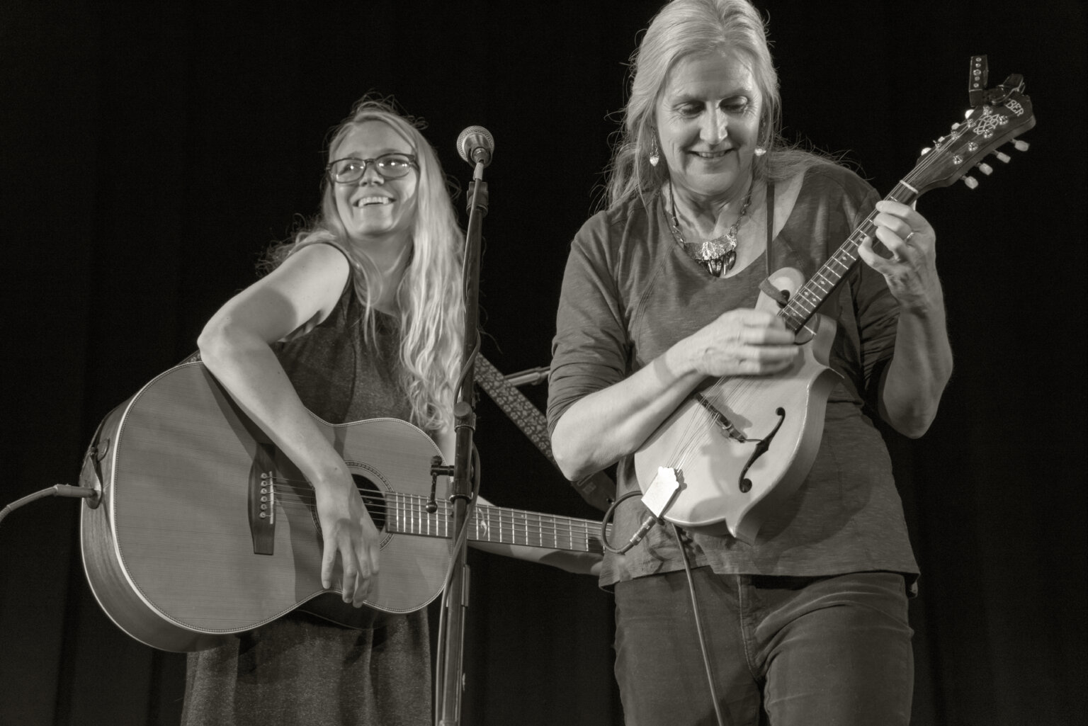Hillery Lynn, Birgit Burke, Whiskey Slaps, 2015